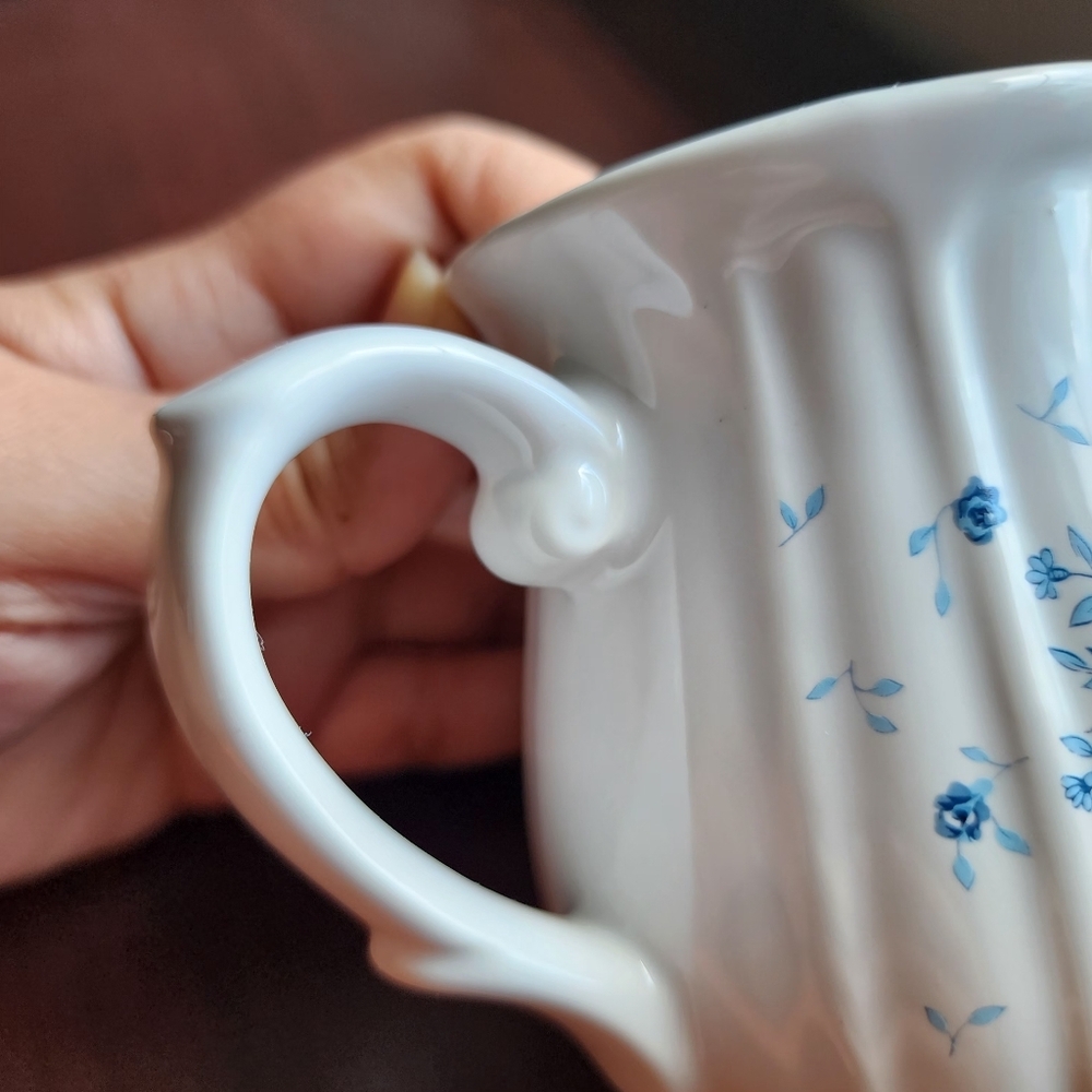Ceramic white with blue roses‎ cup - Picture 5 of 14